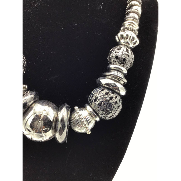 Bold Elements Chunky Silver & Black Necklace - Picture 3 of 3